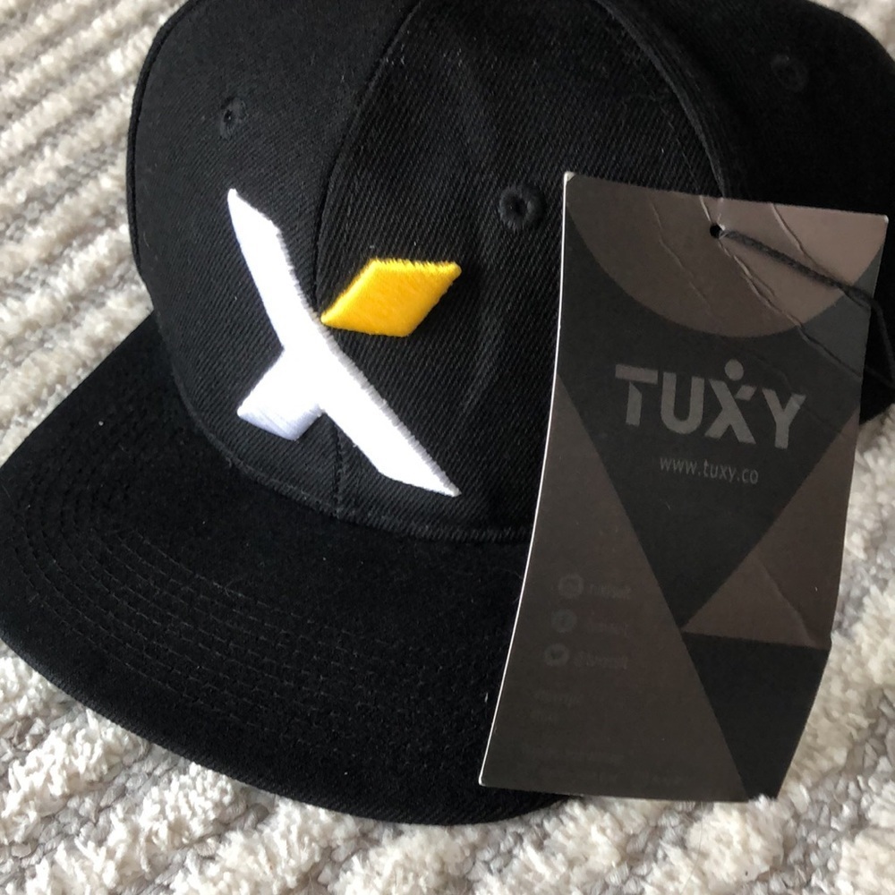 TUXY ICON HAT 20% Wool Comfort And Style Both Indoors And Outdoors TUXY enblem. - Picture 11 of 14